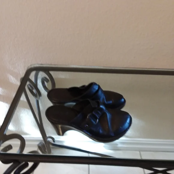 Shoes - Picture 2 of 3